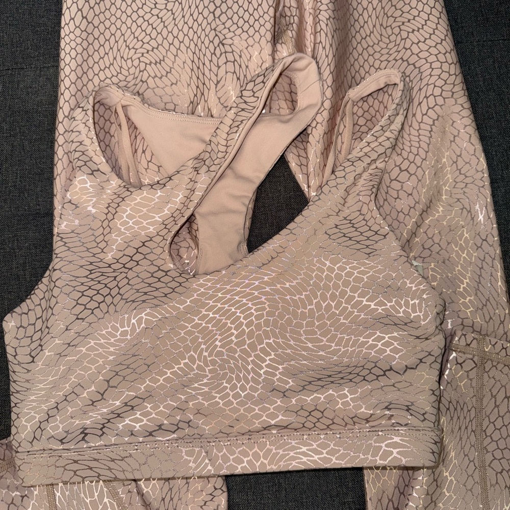 Fabletics Snake Print Set - Picture 5 of 12
